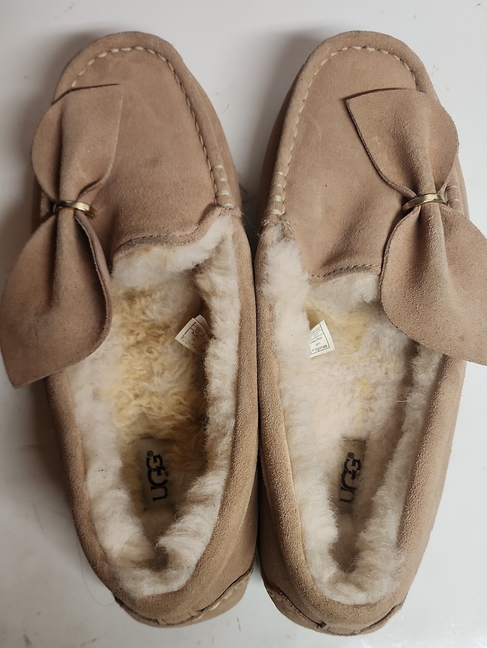 UGG Sand Suede Bow Lined Slip-On Moccasins Soft 100% Wool Footbed Size 10 - Picture 3 of 13